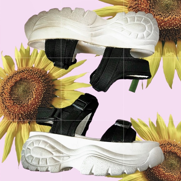 Urban Outfitters Sandals Platform Black White Velcro Strap Size 6 Chunky Y2K - Picture 7 of 10